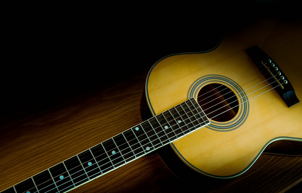 Jak zacząć naukę gry na gitarze klasycznej jako dorosły?