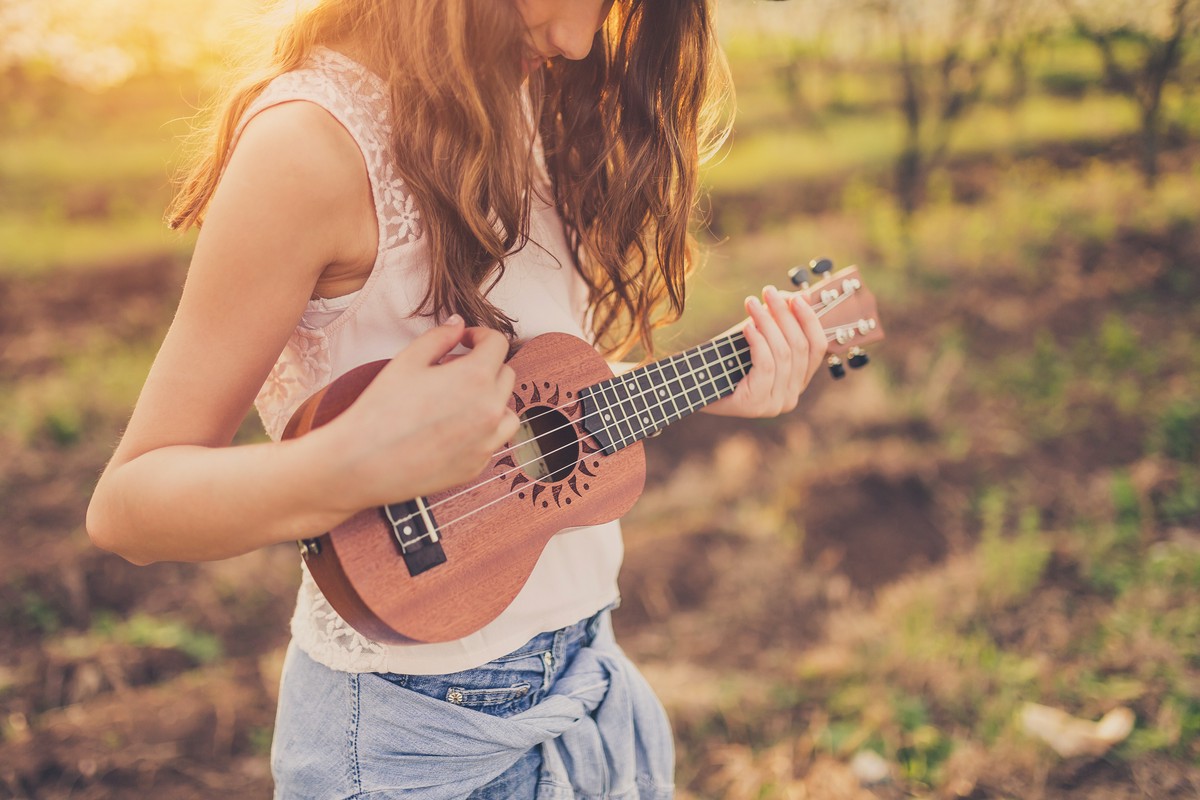 Dlaczego ukulele to idealny instrument na początek przygody z muzyką?