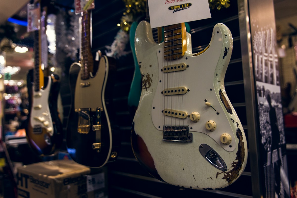 Jak wybrać odpowiedni sklep z instrumentami muzycznymi – na co zwrócić uwagę?